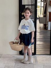 Set Áo Trắng Thêu Hình Chữ Phối Quần Short Jean