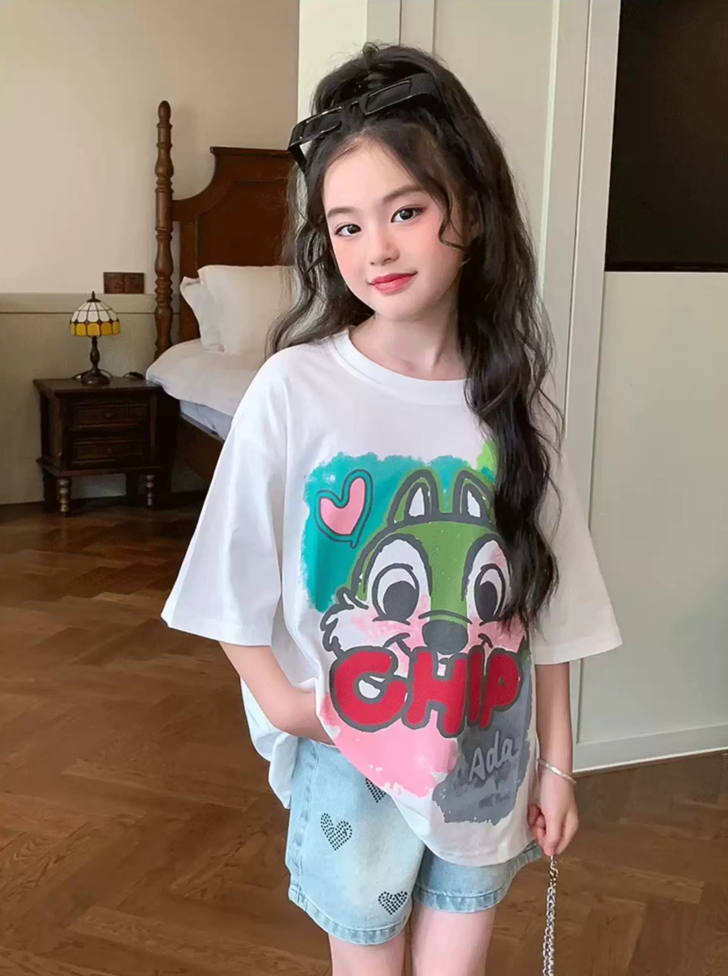 Set Bé Gái Áo Thun In Hình Sóc Phối Quần Short Jean