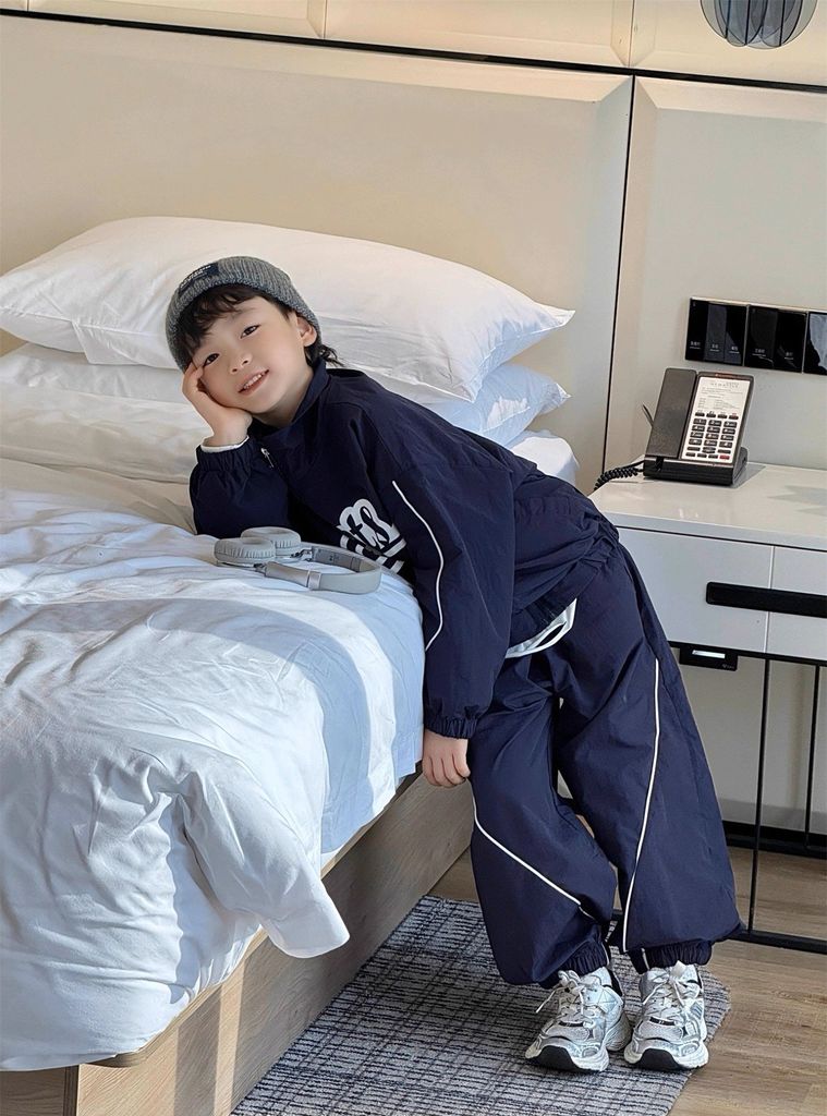 Set Streetstyle Áo Khoác Gió 2 Lớp Viền Sọc Phối Phối Quần Dài Bo Lai