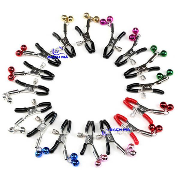  Đồ chơi bạo dâm kẹp đầu ti núm vú có chuông 