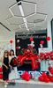  Kệ Hoa Giao Xe Nhung Đỏ Sang Trọng – Điểm Nhấn Đắt Giá Cho Showroom 