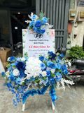  Kệ Hoa Giao Xe Tone Xanh Dương – Sang Trọng, Hiện Đại Cho Showroom Ô Tô 