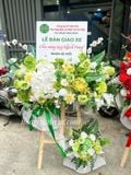 Kệ Hoa Tone Xanh Lá – Nhẹ Nhàng Nhưng Đủ Làm Khoảnh Khắc Nhận Xe Thêm Đặc Biệt 