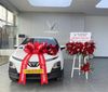  Kệ Hoa Giao Xe Nhung Đỏ Sang Trọng – Điểm Nhấn Đắt Giá Cho Showroom 