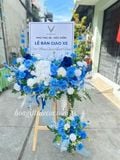  Kệ Hoa Giao Xe Tone Xanh Dương – Sang Trọng, Hiện Đại Cho Showroom Ô Tô 