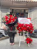  Kệ Hoa Giao Xe Nhung Đỏ Sang Trọng – Điểm Nhấn Đắt Giá Cho Showroom 