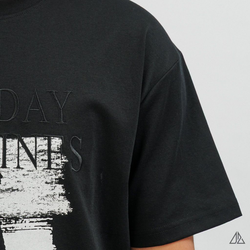 Áo Thun Nam D2SHOP in hình thêu chữ MONDAY ROUTINES, vải Hybrid Cotton B-N5097