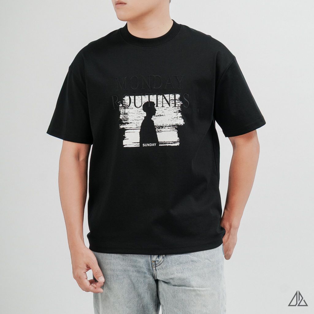 Áo Thun Nam D2SHOP in hình thêu chữ MONDAY ROUTINES, vải Hybrid Cotton B-N5097