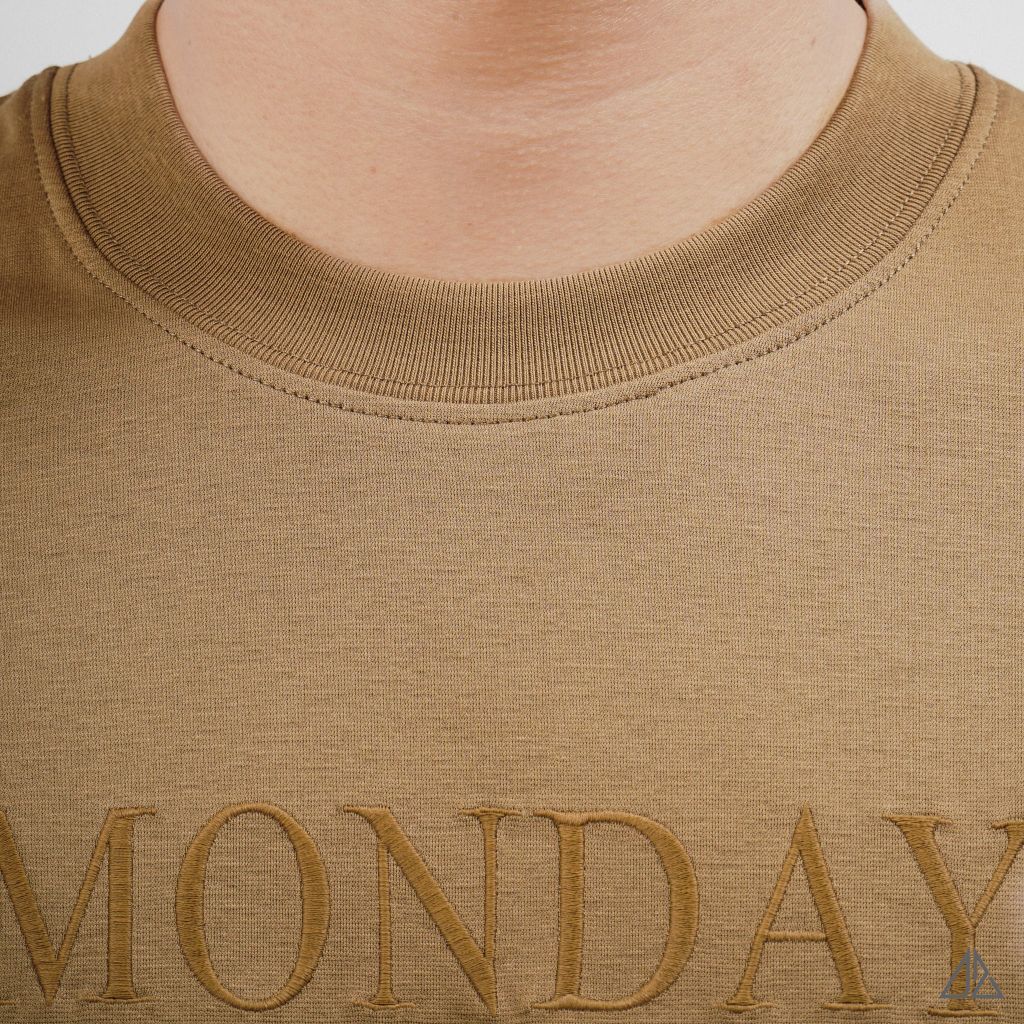 Áo Thun Nam D2SHOP in hình thêu chữ MONDAY ROUTINES, vải Hybrid Cotton B-N5097