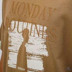 Áo Thun Nam D2SHOP in hình thêu chữ MONDAY ROUTINES, vải Hybrid Cotton B-N5097