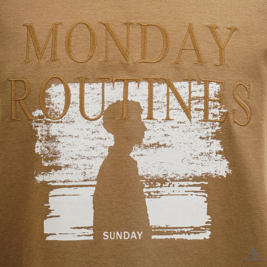 Áo Thun Nam D2SHOP in hình thêu chữ MONDAY ROUTINES, vải Hybrid Cotton B-N5097