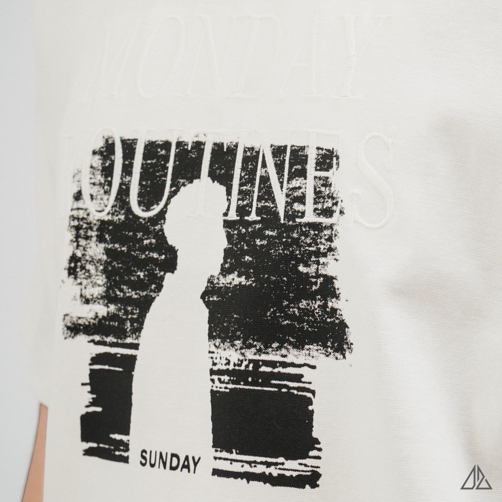 Áo Thun Nam D2SHOP in hình thêu chữ MONDAY ROUTINES, vải Hybrid Cotton B-N5097