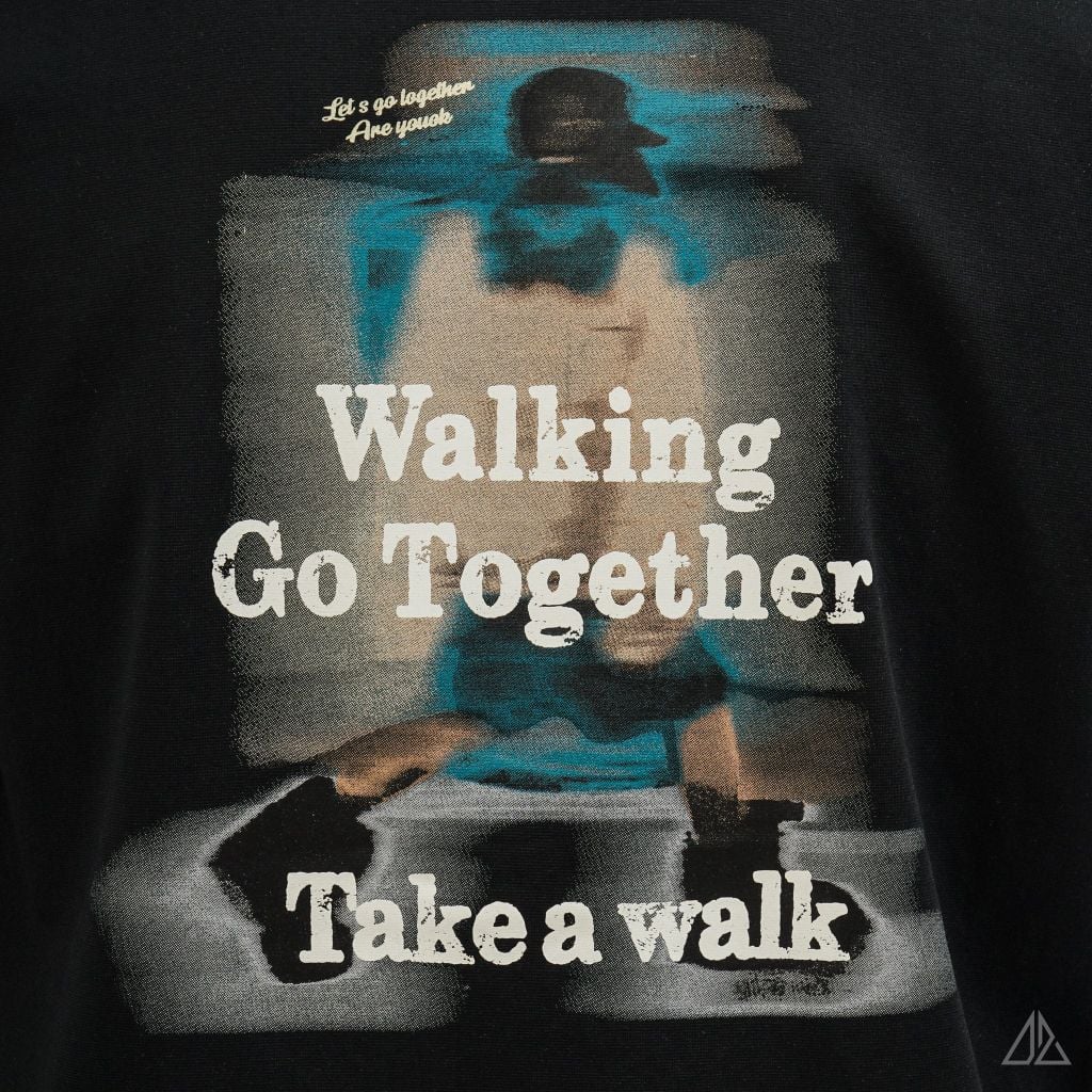 Áo Thun Nam D2SHOP in hình lưng Walking Go Together, vải Hybrid Cotton B-N5102
