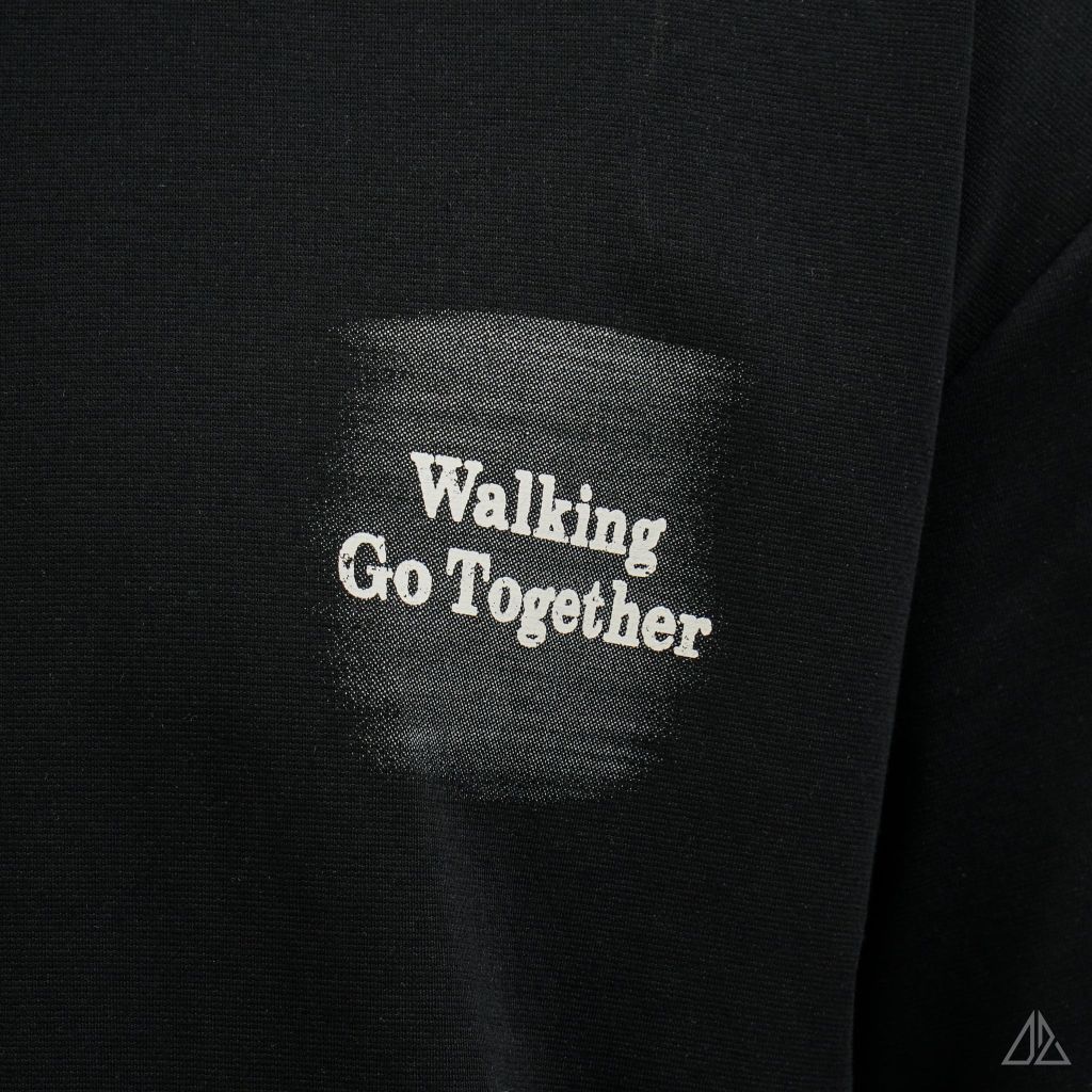 Áo Thun Nam D2SHOP in hình lưng Walking Go Together, vải Hybrid Cotton B-N5102