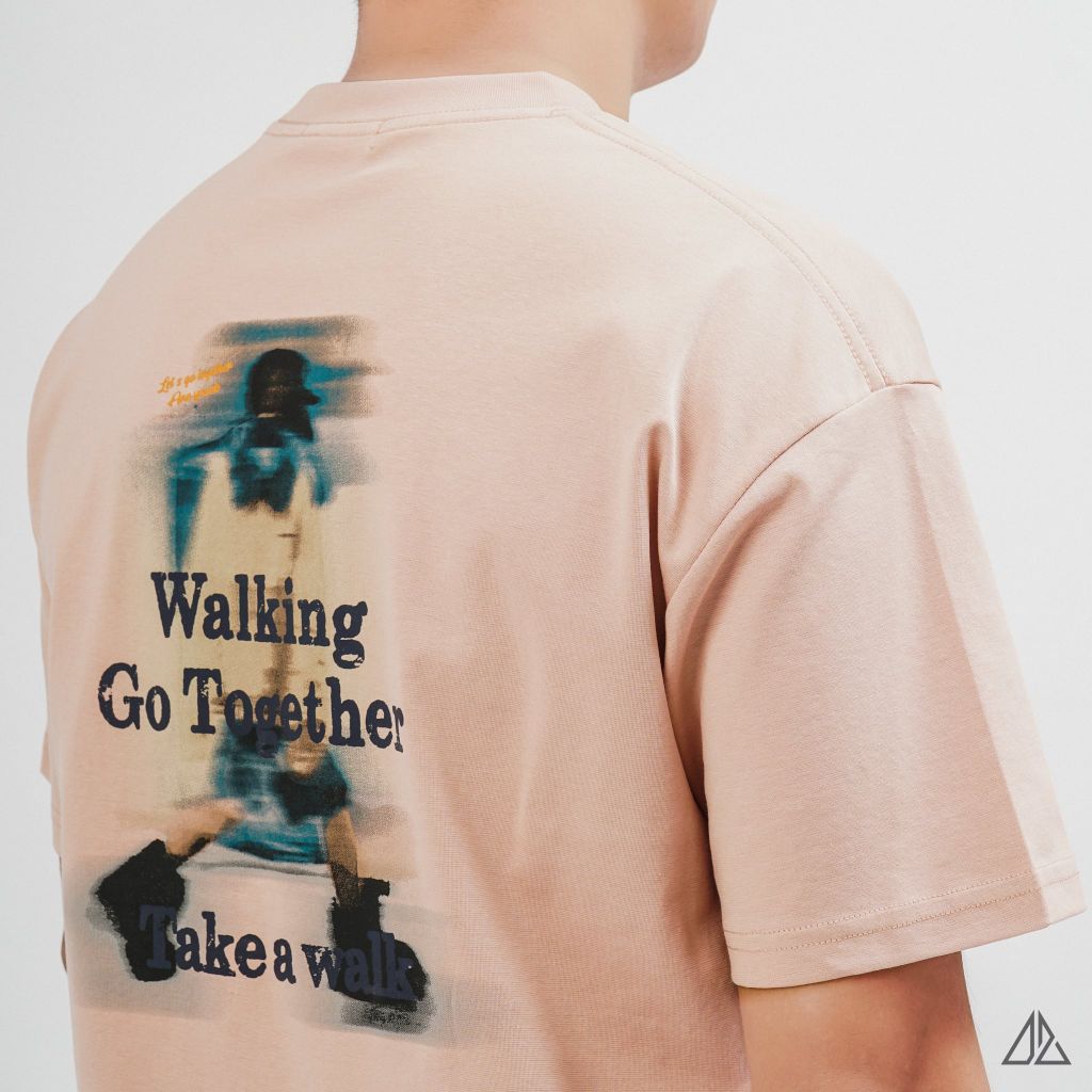 Áo Thun Nam D2SHOP in hình lưng Walking Go Together, vải Hybrid Cotton B-N5102