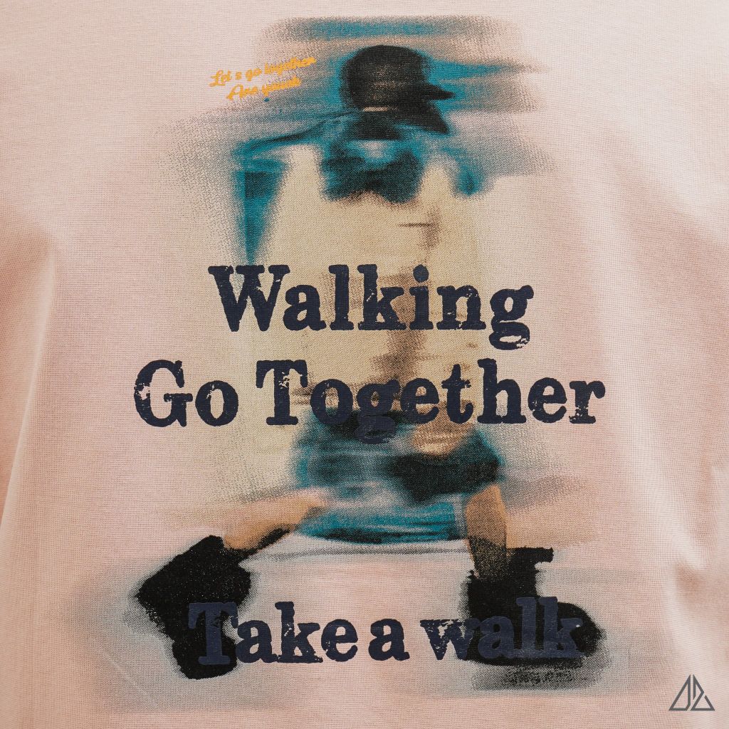 Áo Thun Nam D2SHOP in hình lưng Walking Go Together, vải Hybrid Cotton B-N5102