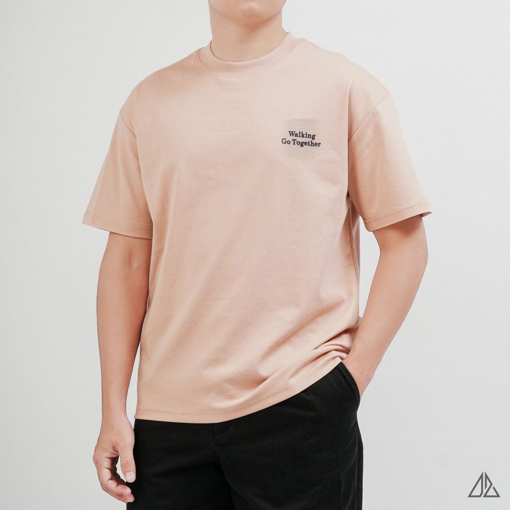 Áo Thun Nam D2SHOP in hình lưng Walking Go Together, vải Hybrid Cotton B-N5102