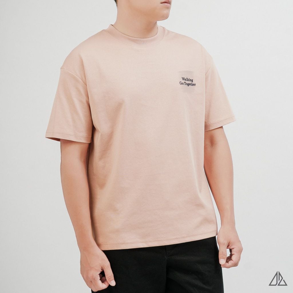 Áo Thun Nam D2SHOP in hình lưng Walking Go Together, vải Hybrid Cotton B-N5102