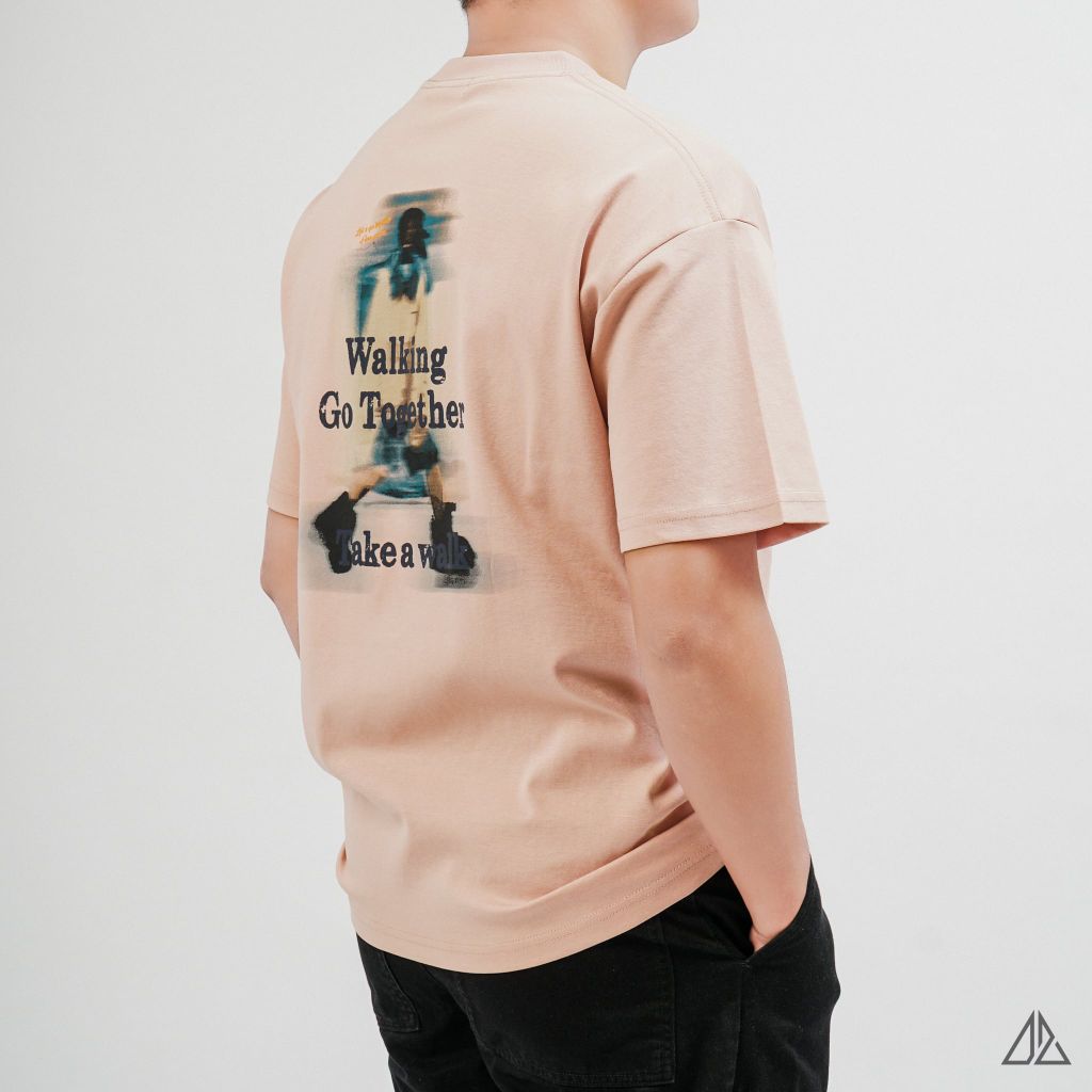 Áo Thun Nam D2SHOP in hình lưng Walking Go Together, vải Hybrid Cotton B-N5102