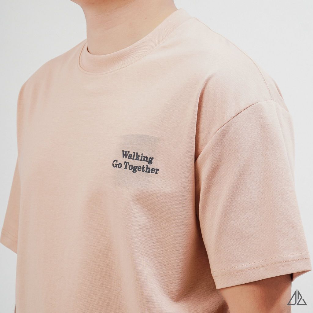 Áo Thun Nam D2SHOP in hình lưng Walking Go Together, vải Hybrid Cotton B-N5102
