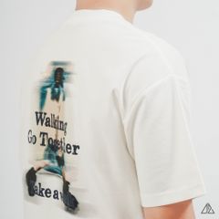 Áo Thun Nam D2SHOP in hình lưng Walking Go Together, vải Hybrid Cotton B-N5102
