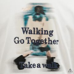 Áo Thun Nam D2SHOP in hình lưng Walking Go Together, vải Hybrid Cotton B-N5102