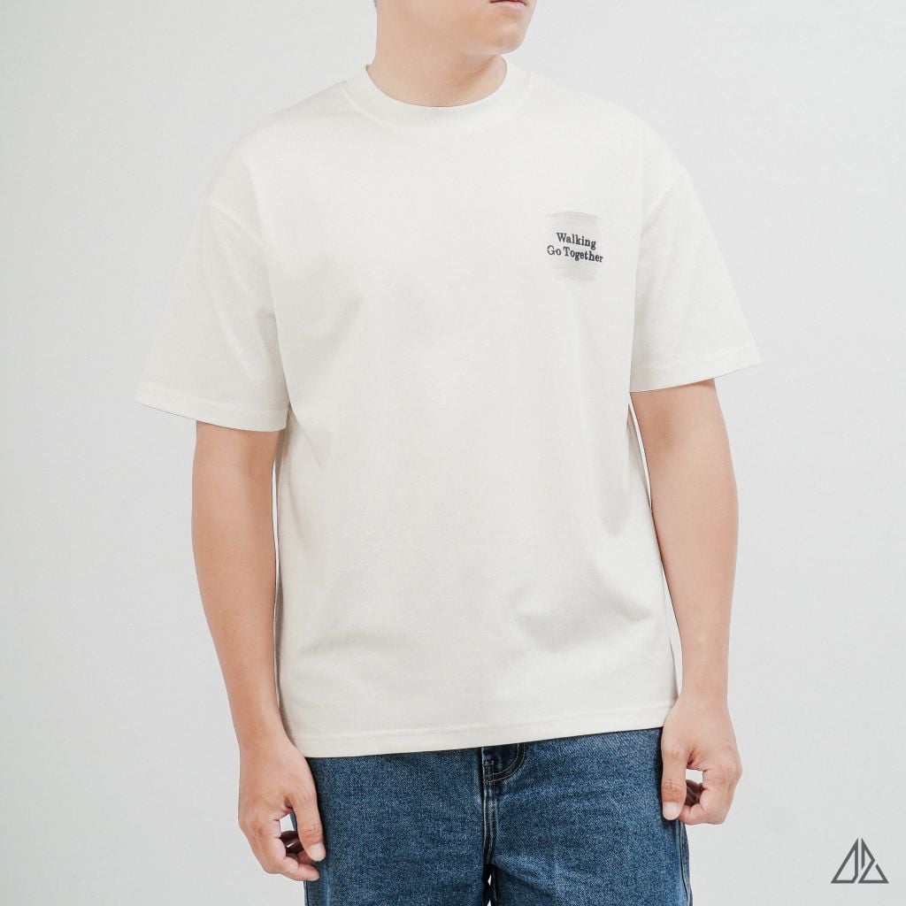 Áo Thun Nam D2SHOP in hình lưng Walking Go Together, vải Hybrid Cotton B-N5102