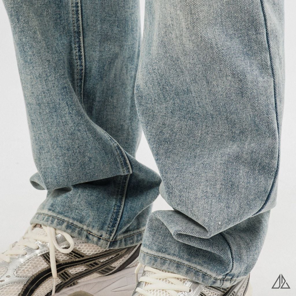 Quần Jean Nam D2SHOP ống xuông Relaxed Fit, màu xanh bạc wash, vải Denim cao cấp J-3051