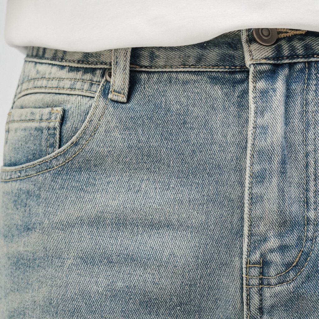 Quần Jean Nam D2SHOP ống xuông Relaxed Fit, màu xanh bạc wash, vải Denim cao cấp J-3051