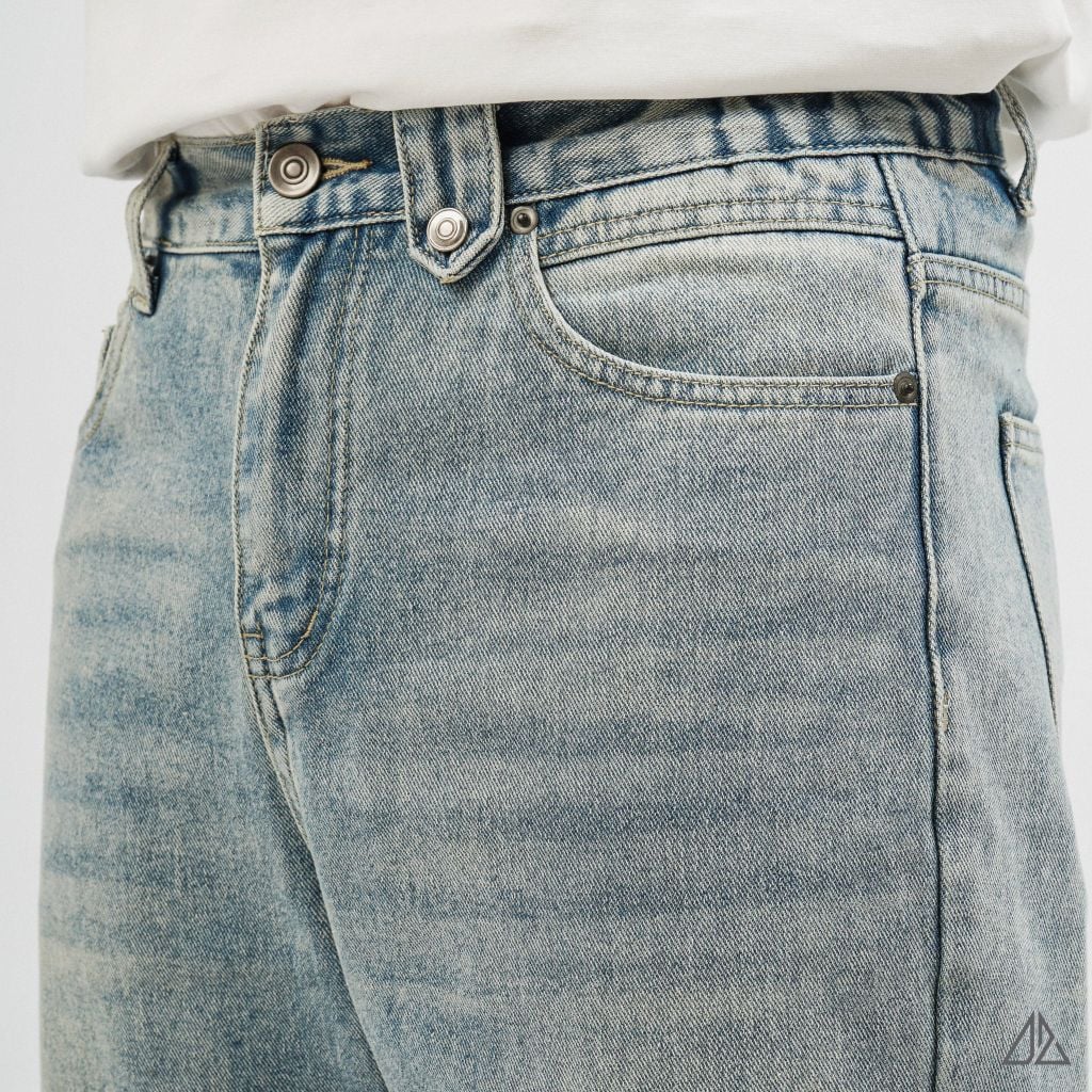 Quần Jean Nam D2SHOP ống xuông Relaxed Fit, màu xanh bạc wash, vải Denim cao cấp J-3051