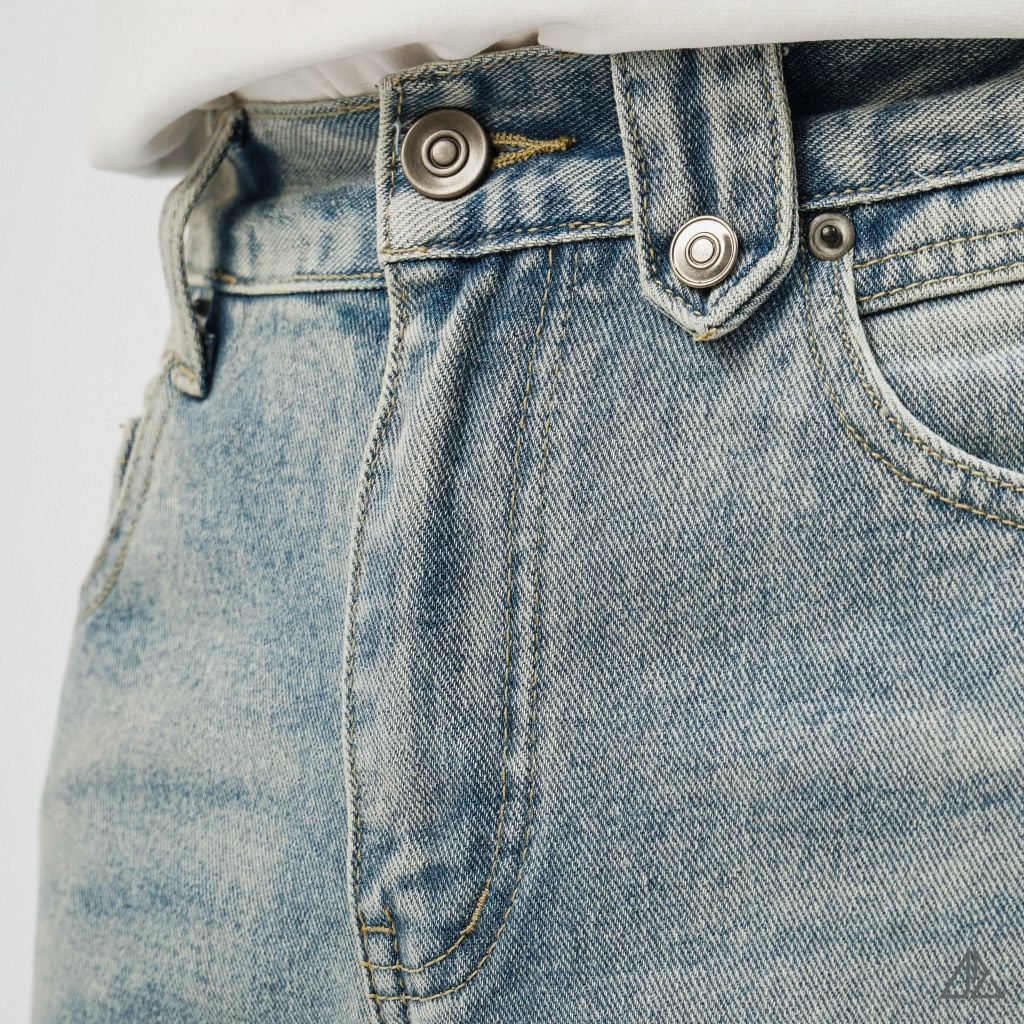Quần Jean Nam D2SHOP ống xuông Relaxed Fit, màu xanh bạc wash, vải Denim cao cấp J-3051