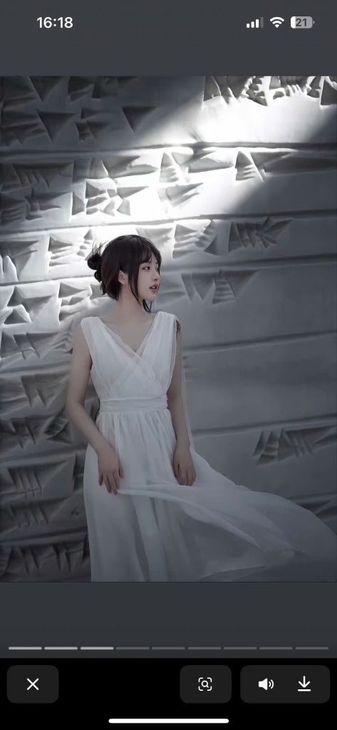 Đầm Thiết Kế Tà Dài