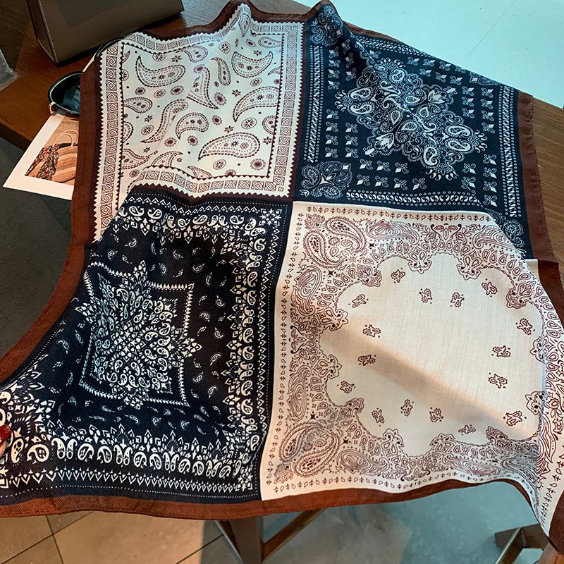 Khăn Vuông Họa Tiết