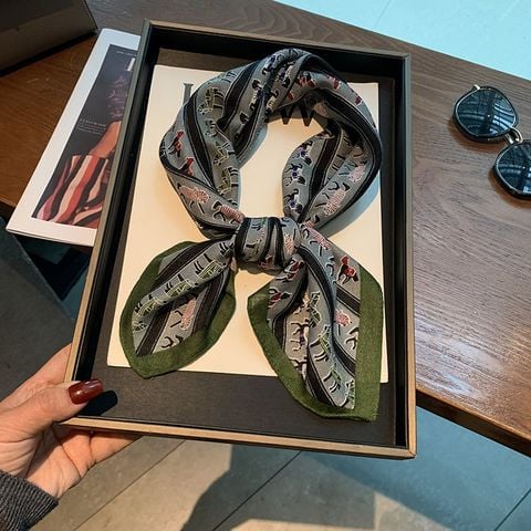 Khăn Vuông Họa Tiết