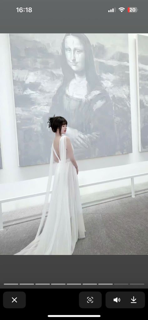 Đầm Thiết Kế Tà Dài