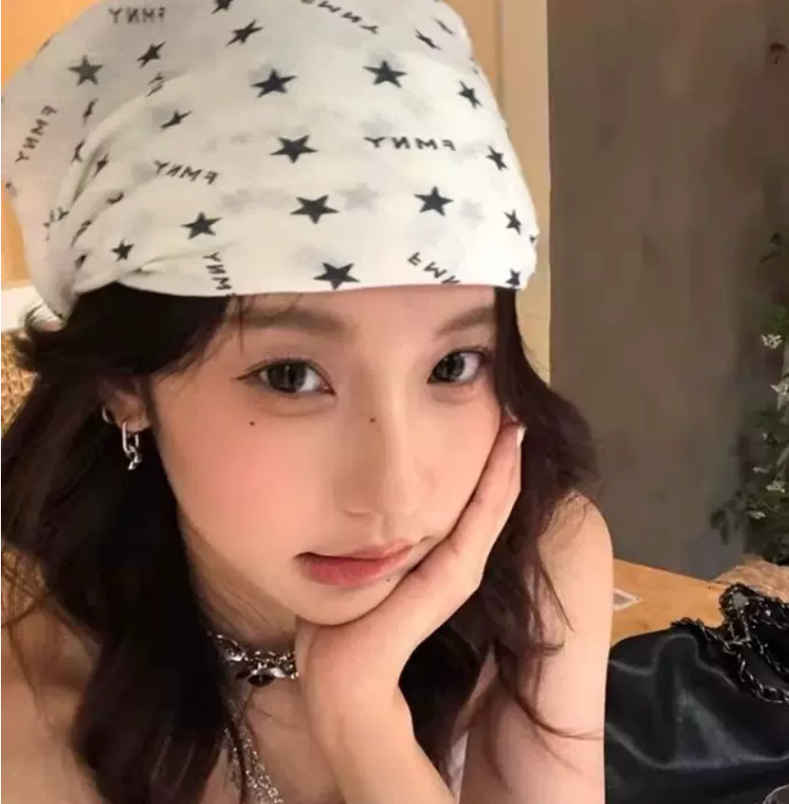 Khăn Vuông Họa Tiết