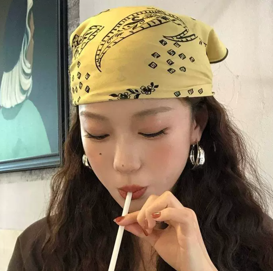 Khăn Vuông Họa Tiết