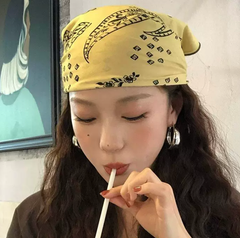 Khăn Vuông Họa Tiết