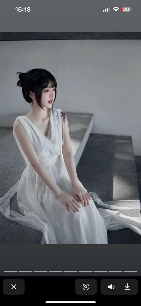 Đầm Thiết Kế Tà Dài