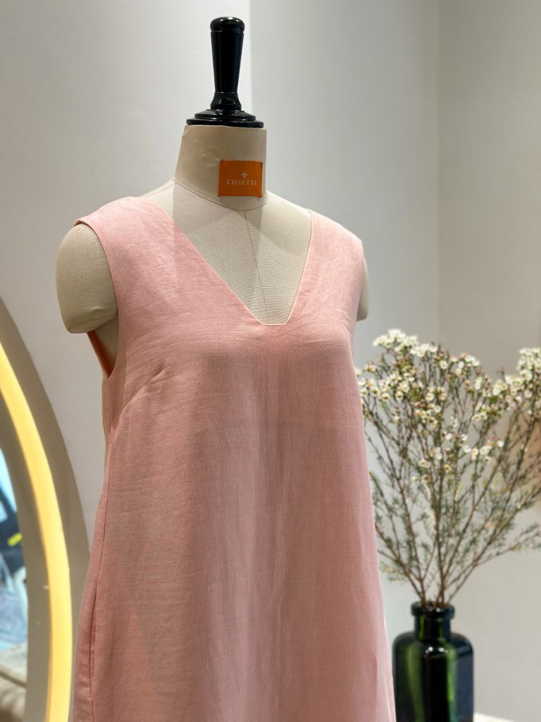  Đầm form suông cổ V góc hồng 