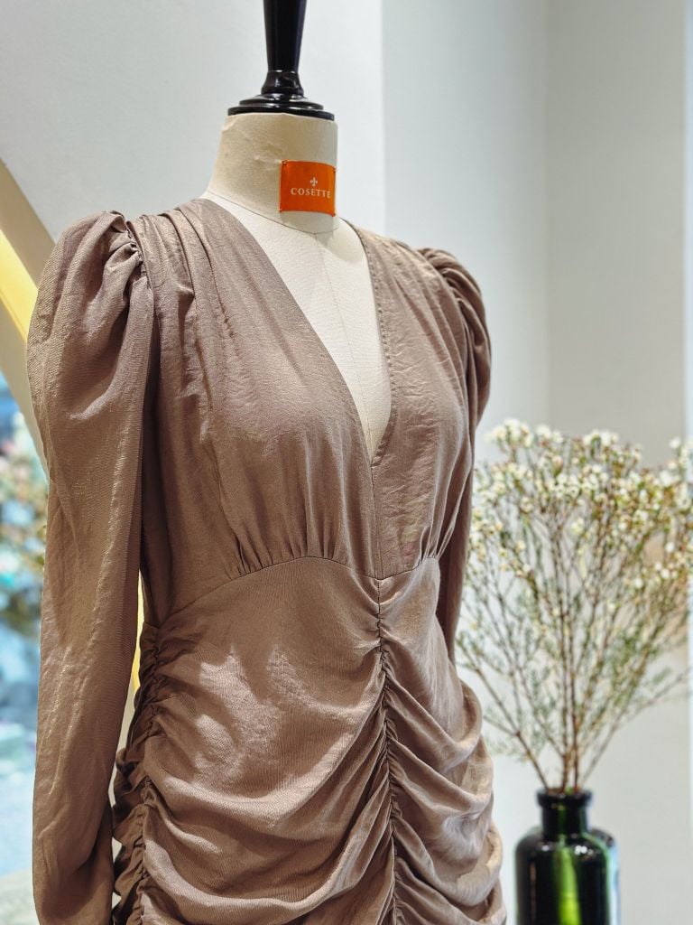  Đầm tay dài nhún thân dưới nâu 