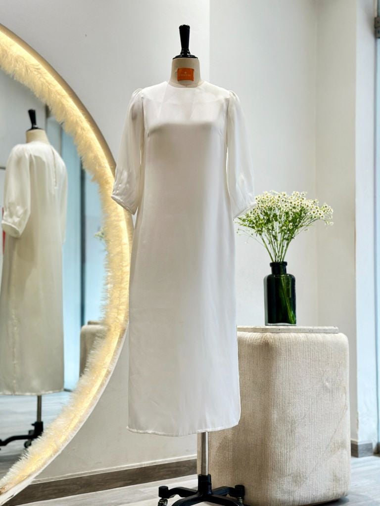  Đầm lụa tay lỡ xẻ 2 bên sườn trắng 