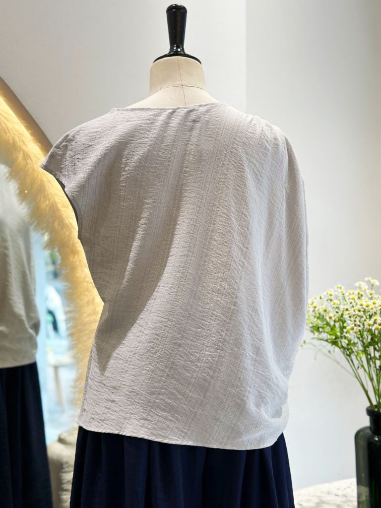  Áo cổ thuyền nhún vai xám 