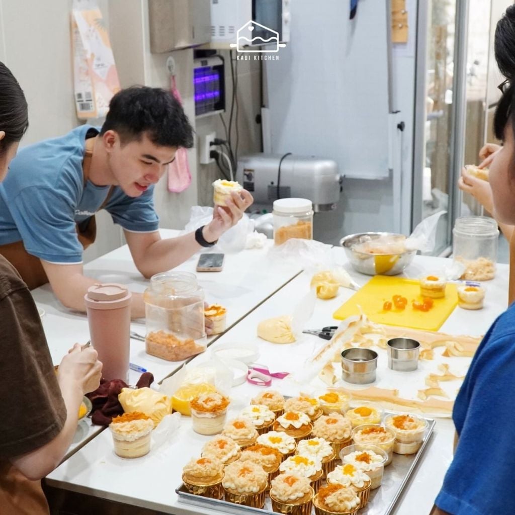LỚP BÁNH BÔNG LAN TRỨNG MUỐI