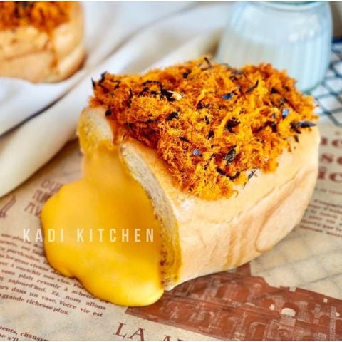 LỚP BÁNH MÌ PHÔ MAI TAN CHẢY