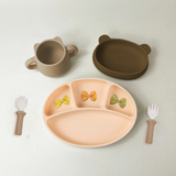 [COMBO] Khay chia ngăn đế hít màu peach, đĩa hình gấu đế hít màu brown, cốc hình gấu, bộ muỗng nĩa silicon Modu'i, màu sand beige