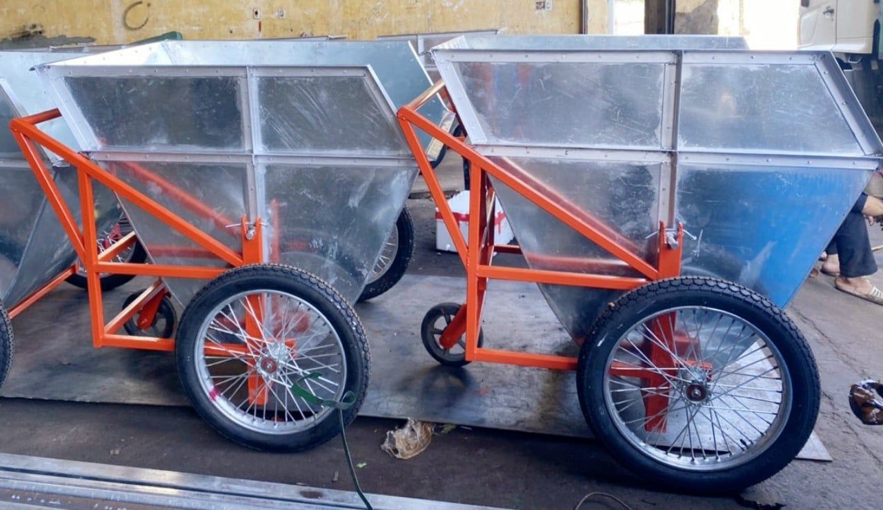  Xe thu gom rác đẩy tay 600L tôn 