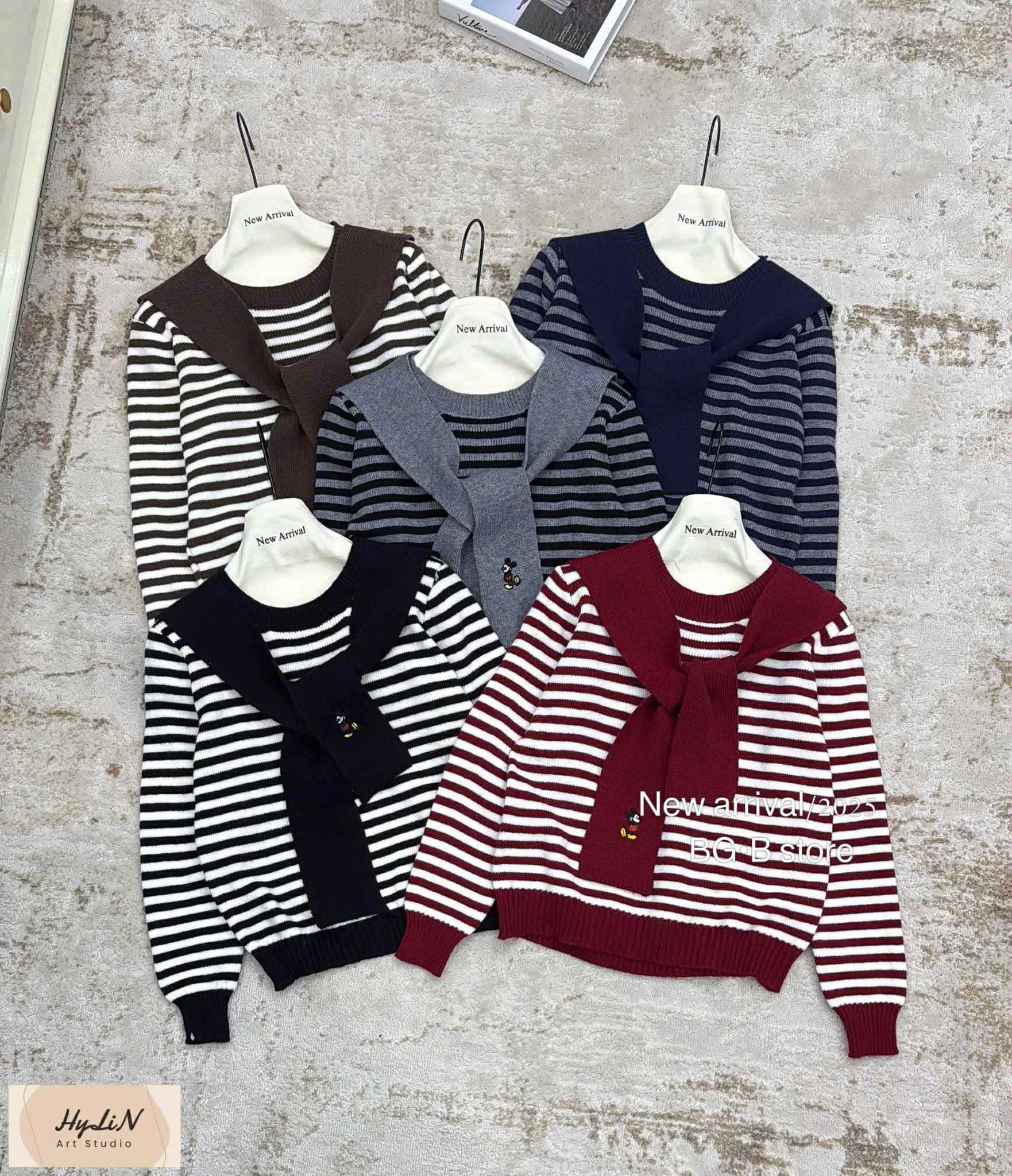  Áo len kẻ khăn thêu chuột mới A95 