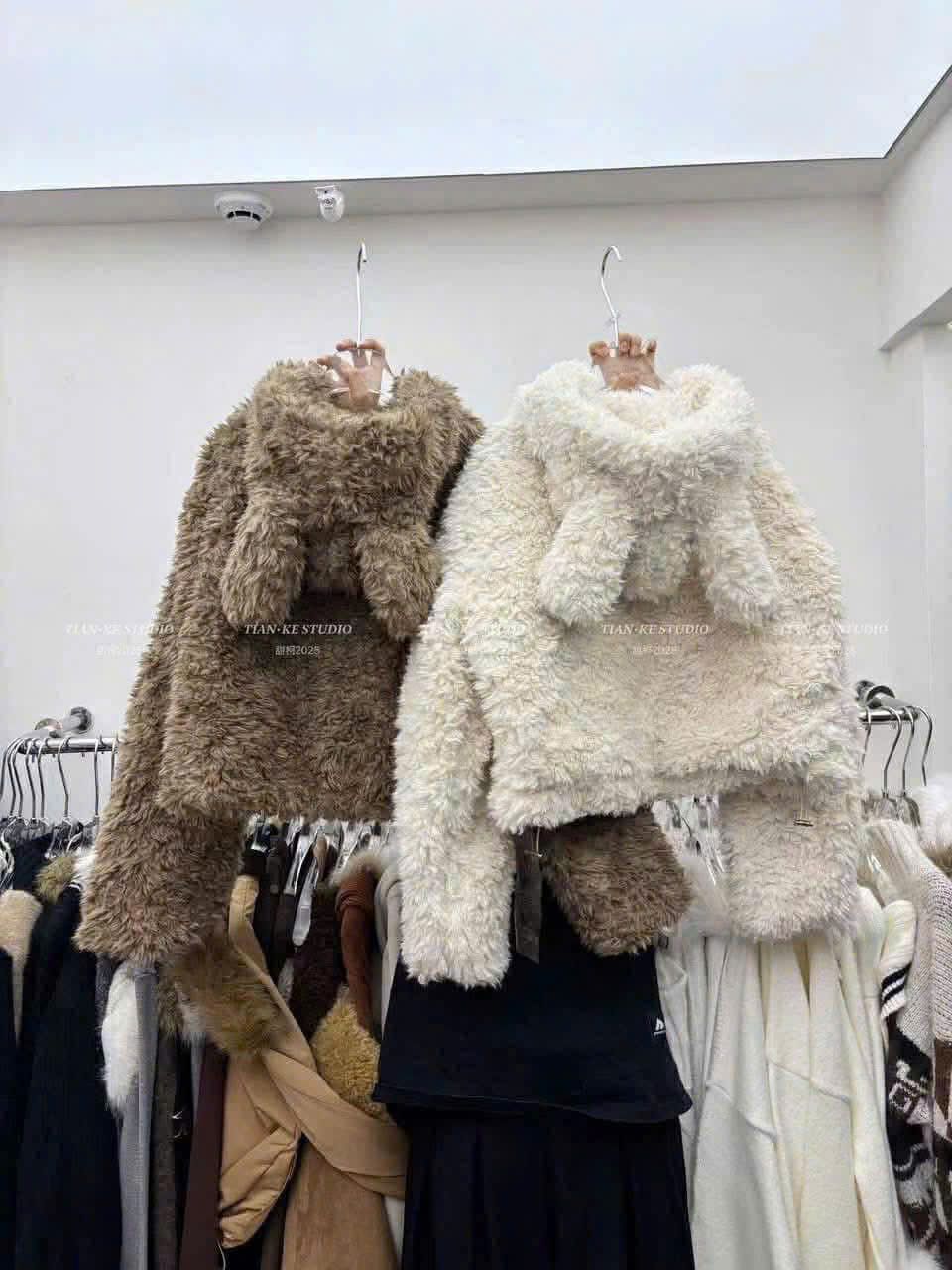  KHOÁC LÔNG TAI( CK CỌC ) E77 