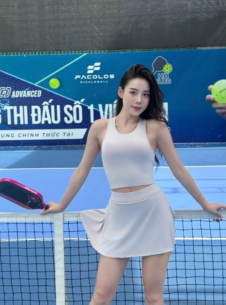 Set Váy Pickleball Nữ UNIQ – Áo Thể Thao & Chân Váy Xếp Ly Phía Sau